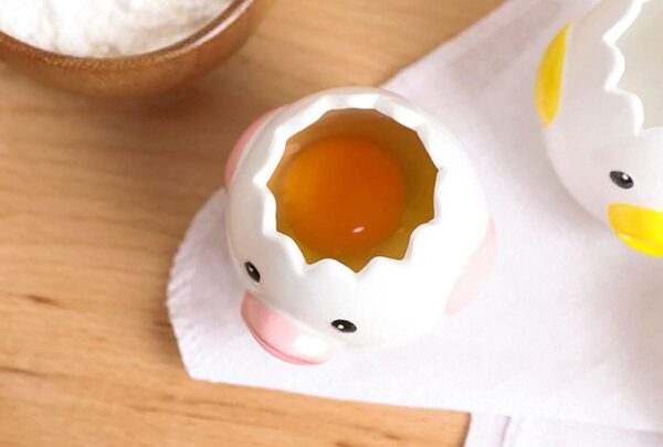 51X460DpIIS._AC_SL1000_.jpg LuoCoCo Cute Egg Separator, Ceramics Vomiting Chicken Egg Yolk White Separator, Practical Household Small Egg Filter Splitter, Kitchen Gadget Baking Assistant Tool, Dishwasher Safe (Yellow)