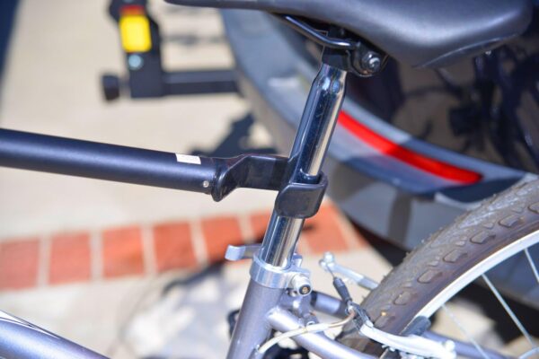 Crossbar for Transport on Step-Through Style Bikes