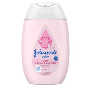 61IULAtDpiL._SL1500_.jpg Johnson's Baby Lotion with Coconut Oil, Aloe Vera & Vitamin B5, 72 HR Hydration, Skin Moisturizer, Hypoallergenic, Newborn Safe, Protects From Dryness & Strengthens Skin, Baby Essentials, 3.4 fl. oz