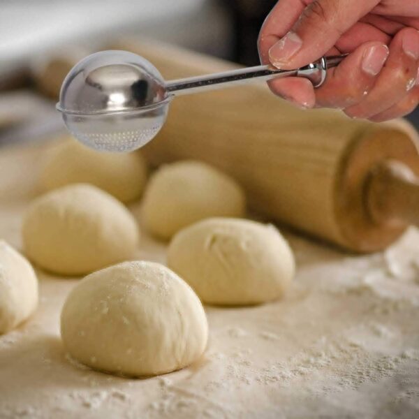 61ot175pfsL._AC_SL1500_.jpg HULISEN Flour Duster for Baking, One-Handed Operation, 304 Stainless Steel Powdered Sugar Shaker Duster, Pick Up and Dust Flour Sifter, Gift Package